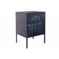 Noční stolek z kolekce Industria Durante v inudstriálním stylu v černé barvě s kovovou konstrukcí a skleněnými dvířky s poličkou
