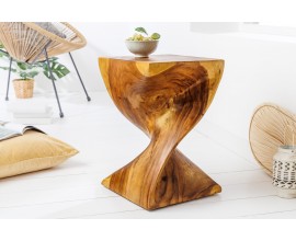 Designový příruční stolek Salian z masivního lakovaného dřeva v tmavě hnědé barvě v atypickém tvaru 45 cm