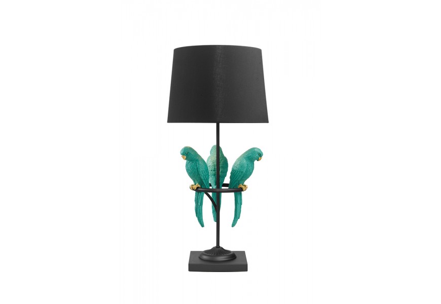 Designová stolní lampa Macaw v glamour stylu s kulatým stínítkem a konstrukcí v černé barvě s mramorovým podstavcem a třemi figurami tyrkysových papoušků se zlatými detaily