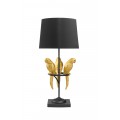 Designová glamour stolní lampa Macaw s černou konstrukcí a kulatým stínítkem s dekorací tří papoušků ve zlaté barvě na obruči
