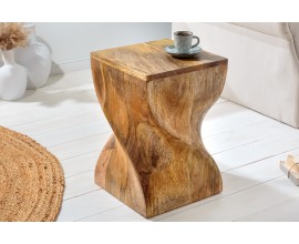 Designová přírodní hnědá židle Twist z mangového dřeva s jednou zatočenou masivní nohou