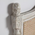 Luxusní vintage bílo béžové čelo postele Vinny s vyřezávaným zdobením a vídeňským ratanovým výpletem 190 cm