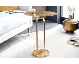 Art deco kulatý zlatý kovový příruční stolek Zendy s glamour nádechem 60 cm