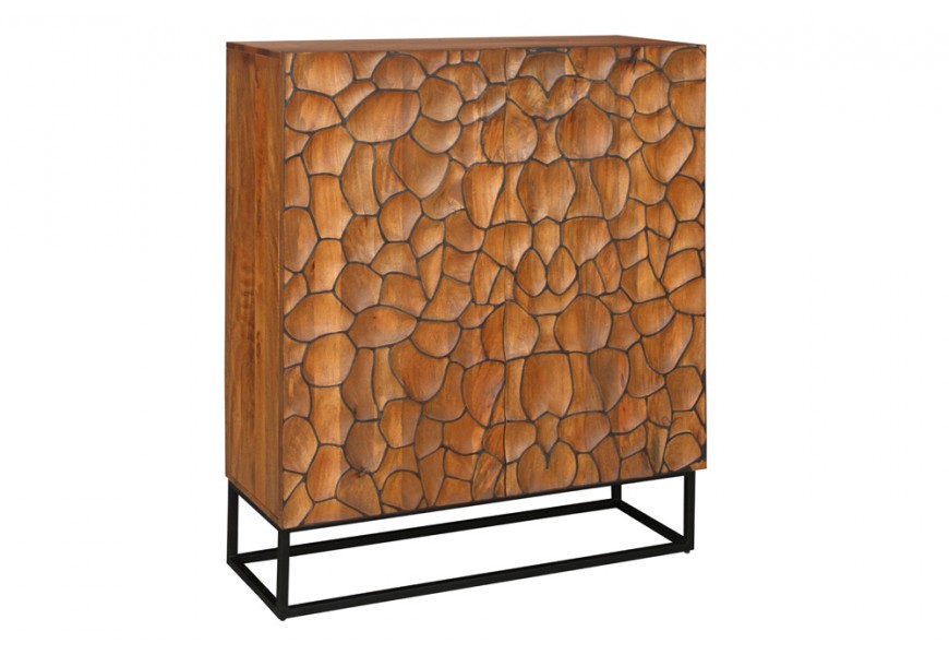 Industriální barová skříňka Timanfaya z masivního mangového dřeva v přírodní hnědé barvě s černou kovovou podstavou