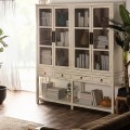 Luxusní bílá vintage vitrína Lisette se čtyřmi dvířky a šuplíky na dlouhých nožičkách 225 cm