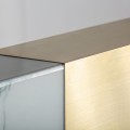 Luxusní art deco bílý barový pult Moraira s mramorovým designem a zlatými metalickými prvky s policemi 150 cm