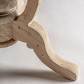 Luxusní masivní orientální kulatý příruční stolek Vallexa s vyřezávaným zdobením v přírodní světle hnědé barvě 60 cm