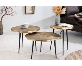 Designová art deco sada konferenčních stolků Fabiosa z kovové slitiny v černé a starožitné zlaté barvě s asymetrickou vrchní deskou se vzorem letokruhů