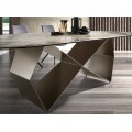 Luxusní art deco jídelní stůl Continuo s béžově zlatou podstavou a vrchní deskou s designem bílého mramoru 240 cm