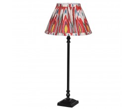 Designová moderní stolní lampa Maopo s černou kovovou nohou a stínidlem z pestrobarevné látky se vzorem ikat