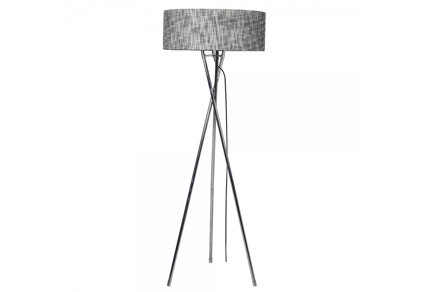 Designová vysoká moderní stojací lampa se třemi šedými lesklými kovovými nožičkami a válcovým šedým lněným stínítkem