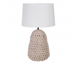 Designová etno stolní lampa se stylovou nohou potaženou béžovým stříkaným textilem as válcovým bílým bavlněným stínítkem