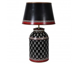 Rustikální stolní lampa Raven s černým kovovým podstavcem zdobeným květinovými motivy v červené a bílé barvě a kulatým stínítkem