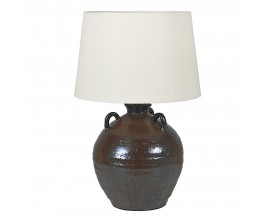 Designová vintage keramická stolní lampa Brunus s mohutnou podstavou v podobě hnědé vázy se třemi oušky a lněným stínítkem v bílé barvě
