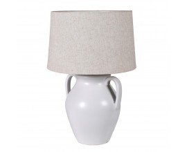 Designová venkovská bílá keramická stolní lampa Charlé s podstavou z vázy antického tvaru s úchyty a textilním kulatým stínítkem ze lnu ve světlé béžové barvě