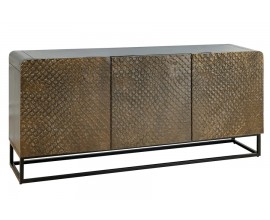 Stylový art deco třídveřový příborník Croco z masivního mangového  dřeva as glamour nádechem s vyřezávanými reliéfy v podobě hadích šupin v tmavě zelené barvě a kovovou černou obdélníkovou konstrukcí