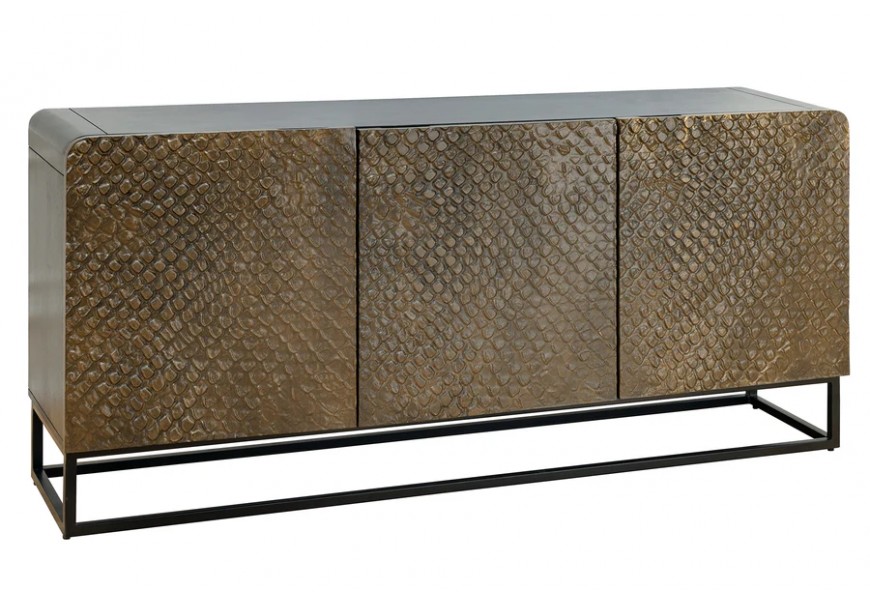 Stylový art deco třídveřový příborník Croco z masivního mangového  dřeva as glamour nádechem s vyřezávanými reliéfy v podobě hadích šupin v tmavě zelené barvě a kovovou černou obdélníkovou konstrukcí