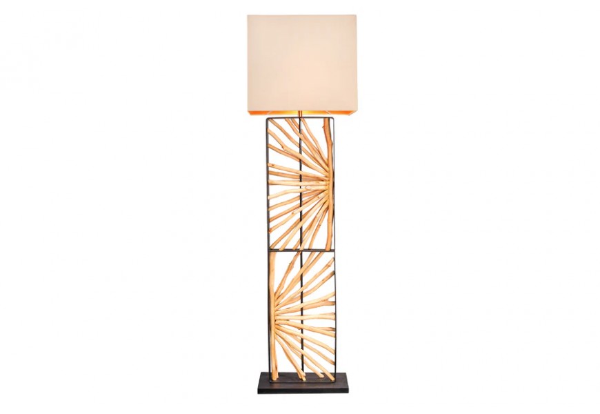 Designový moderní stojací lampa Aduro s kovovým rámem v černé barvě a dvěma dekorativními vějířovitými prvky z masivního dřeva v naturální světle hnědé barvě