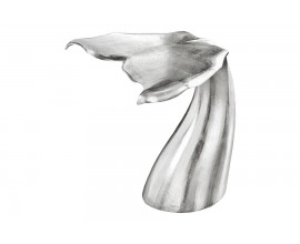 Designový glamour příruční stolek Whale ve stříbrné barvě z kovu v podobě velrybího ocasu