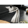 Stylový art deco kovový příruční stolek Whale ve stříbrné barvě v podobě velrybího ocasu 60 cm