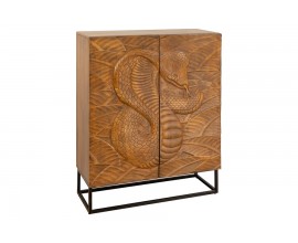 Designová masivní art deco dvoudveřová barová skříňka Cumbria z mangového dřeva v hnědé barvě s kovovým černým rámem a šesti poličkami