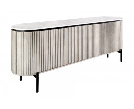Luxusní čtyřdveřový obdélníkový příborník Manio se zaoblenými rohy v art deco stylu v bílé barvě s černými nožičkami s mramorovou deskou a žebrovaným designem