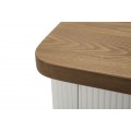 Art deco obdélníkový noční stolek Glamia Blanc s hnědou vrchní deskou a vroubkovaným bílým korpusem se zásuvkou 62 cm