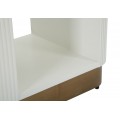 Art deco obdélníkový noční stolek Glamia Blanc s hnědou vrchní deskou a vroubkovaným bílým korpusem se zásuvkou 62 cm