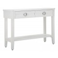 Luxusní venkovský bílý konzolový stolek Lucido Bianco s kulatými designovými kovovými úchyty ve stříbrné barvě s policí a dvěma zásuvkami s lineárním reliéfem v lesklém lakování