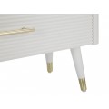 Art deco obdélníková bílá komoda Samira se třemi zásuvkami se zlatými úchyty a hnědou vrchní deskou 80 cm