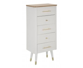 Glamour komoda Samira v bílé barvě s pěti zásuvkami s kovovými zlatými úchyty s vroubkovaným povrchem s vrchní deskou v hnědé barvě z borovice as nožičkami se zlatými detaily