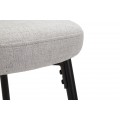 Moderní barová židle Magnus se světle šedým čalouněním z látky s ergonomickým opěradlem na černých kovových nohách 108 cm