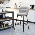Moderní barová židle Magnus se světle šedým čalouněním z látky s ergonomickým opěradlem na černých kovových nohách 108 cm