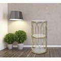 Art Deco příruční stolek Celestia s kovovou konstrukcí a skleněnými deskami ve zlaté barvě a geometrickým designem 71 cm