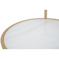 Glamour příruční stolek Amadora se zlatou kovovou konstrukcí s obloukovým designem a mléčnou skleněnou deskou 61 cm