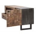 Masivn&iacute; modern&iacute; TV stolek Cubilio z hněd&eacute;ho ak&aacute;ciov&eacute;ho dřeva s čern&yacute;mi kovov&yacute;mi nožičkami mozaikov&yacute;mi dv&iacute;řky 145 cm