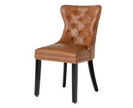 Chesterfield j&iacute;deln&iacute; židle Torino s čalouněn&iacute;m z hněd&eacute; kůže s pro&scaron;&iacute;van&yacute;m opěradlem s čern&yacute;mi dřevěn&yacute;mi nožičkami 93 cm