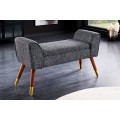 Designová moderní čalouněná lavice Karen s bočními opěrkami a textilním potahem v černošedé barvě s hnědýma nohama 90 cm