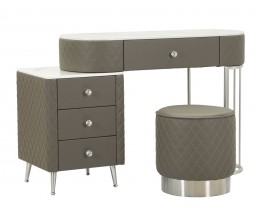 Glamour toaletn&iacute; sestava Glamia Tapise s diamantov&yacute;m vzorem s hnědě &scaron;ed&yacute;m kožen&yacute;m čalouněn&iacute;m a b&iacute;lou mramorovou deskou 120 cm