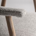 Luxusní skandinávská masivní čalouněná jídelní židle Bibia s šedým textilním potahem s hnědými oblými nožičkami 75 cm