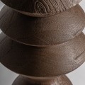 Luxusní masivní stojací lampa Ninewe s geometrickou hnědou podstavou z mangového dřeva a béžovým stínítkem 162 cm