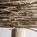 Luxusní etno krémová vysoká stojací lampa Narisa se stínítkem z mořské trávy se strukturovanou nohou v oblém tvaru 147 cm