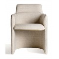 Luxusní art deco béžové čalouněné prošívané křeslo Ria s úzkou konstrukcí a textilním potahem se zlatým kovovým detailem 86 cm