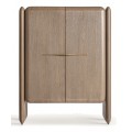 Luxusní dvoudveřová art deco skříň Ardelle v hnědém odstínu se dvěma poličkami se zlatými úchyty 142 cm