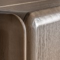 Luxusní dvoudveřová art deco skříň Ardelle v hnědém odstínu se dvěma poličkami se zlatými úchyty 142 cm