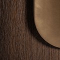 Luxusní art deco geometrický hnědý dvoudveřový TV stolek Nimi se zlatými kovovými nožičkami a detailem se šuplíkem 200 cm