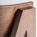 Luxusní art deco masivní hnědá jídelní židle Korezar s čalouněným texturovaným béžovým sedadlem 79 cm