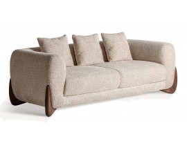Luxusní art deco geometrická třímístná sedačka Leonys s bouclé béžovým potahem a dřevěnými atypickými nožičkami