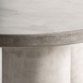 Luxusní art deco atypický šedý kulatý jídelní stůl Morisa z betonu s válcovými nožičkami 150 cm