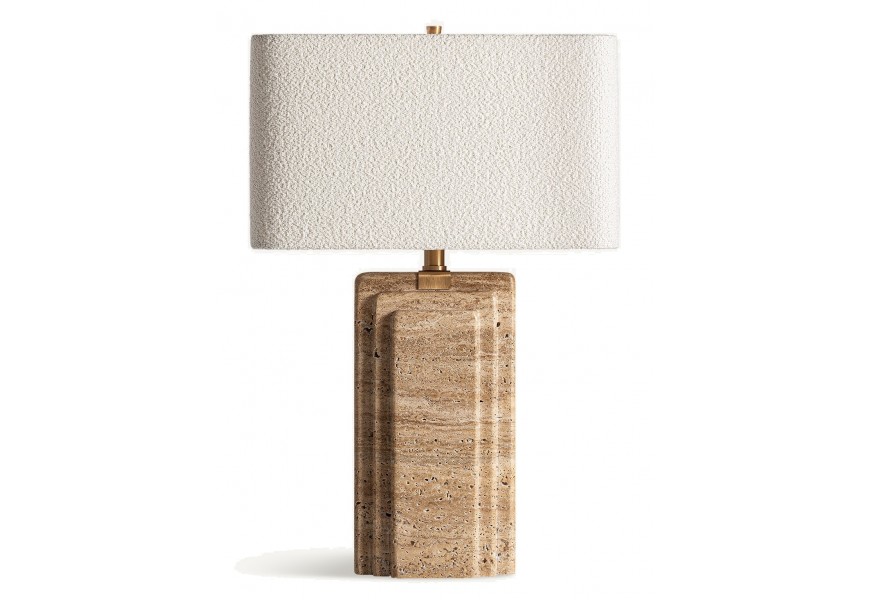 Luxusní art deco noční lampa Rake s travertinovou nohou v geometrickém tvaru v béžové pískové barvě s obdélníkovým stínítkem s bouclé potahem v bílé barvě z bavlny